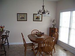 4th image of 1209 Fieldcrest Ln