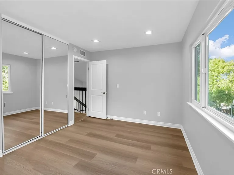 4642 Poe Ave — Photo 30