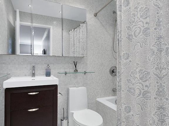 5th image of 250 E 40th St APT 29B