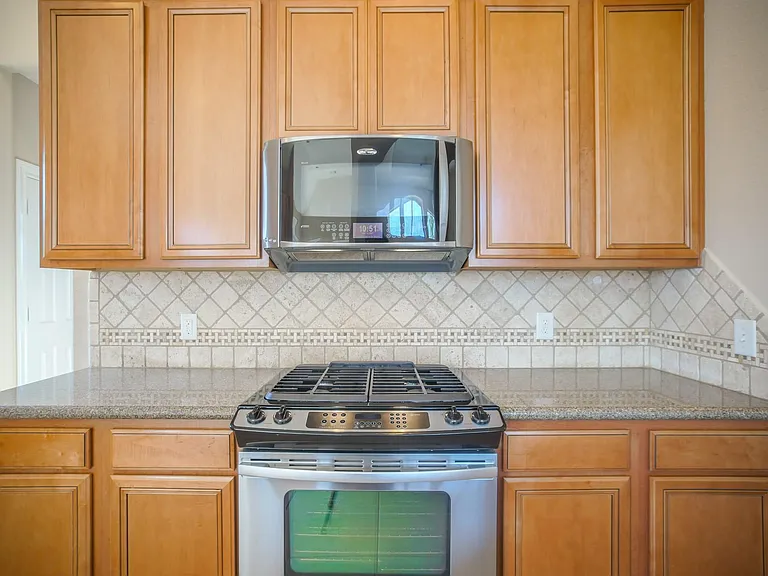 2 Hadlock Pl — Photo 22