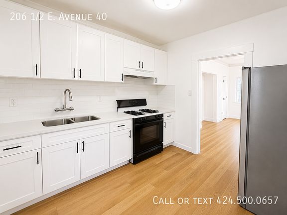4th image of 206 1/2 E Avenue 40