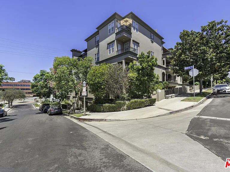 1820 Benecia Ave #402 — Photo 2