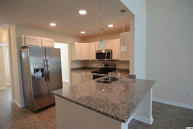 4 bed, 3.5 bath, 1897 sqft, $2,200 — Photo 2