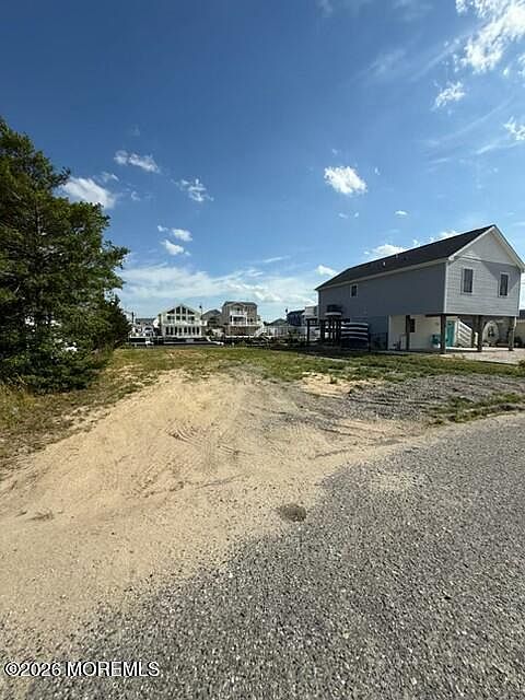 2nd image of 33 W Dory Drive