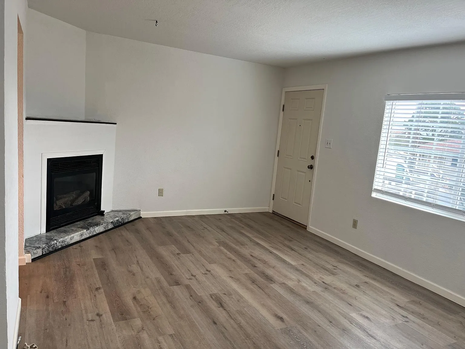2 bed, 1000 sqft, $2,800 — Photo 3