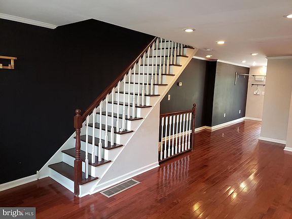3rd image of 2221 Kimball St