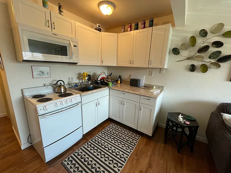 715 Parker St — Photo 17