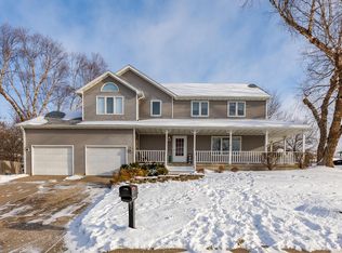 303 Wood Creek Ln, Muscatine, IA 52761