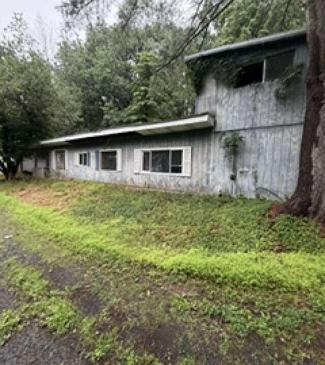 2nd image of 122 Cider Mill Rd