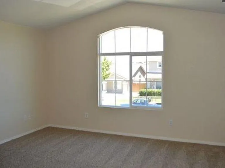 1627 Venice Cir — Photo 10