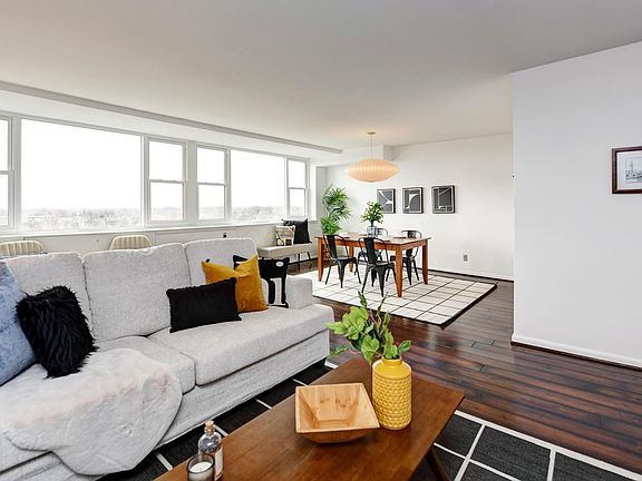 4th image of 1620 E Broad St #905