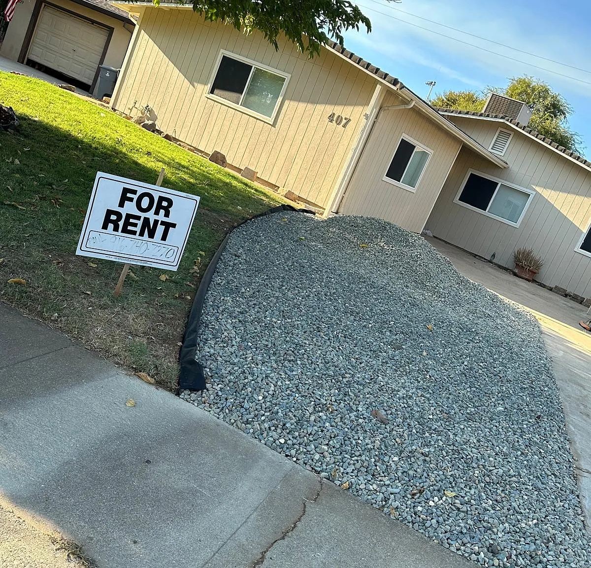 4 bed, 1344 sqft, $2,400 — Photo 1