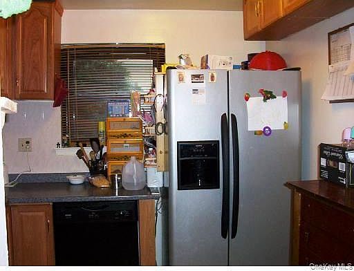 3rd image of 17 Sneden Place W #17
