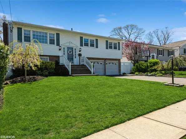 3696 Orchard Road, Wantagh, NY 11793