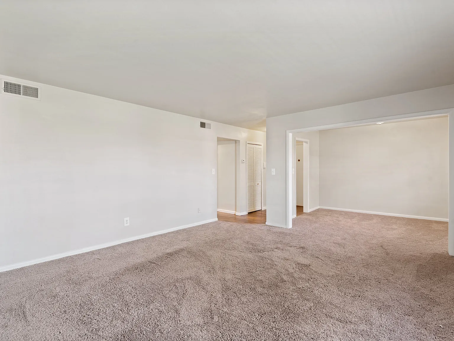 The Wilshire Apartments — Photo 3