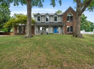 7807 Grantwood Oaks Ct, Saint Louis, MO 63123
