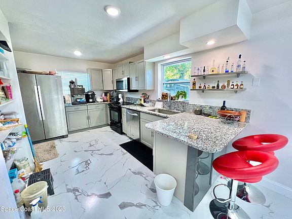5th image of 236 Pinedo Dr