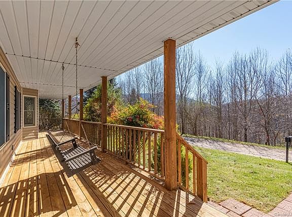 4th image of 38 Downey Dr