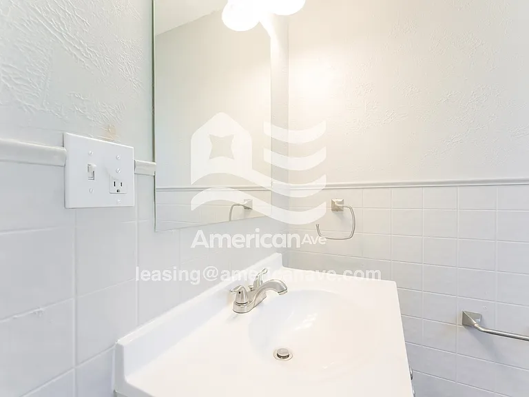 1531944_013_bathroom_13.jpg