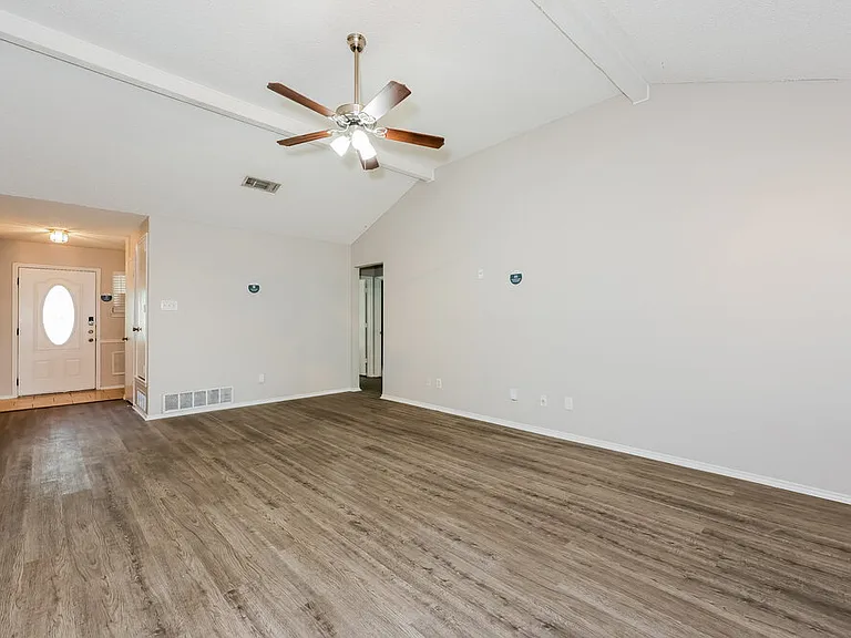 1104 Havenbrook Dr — Photo 4