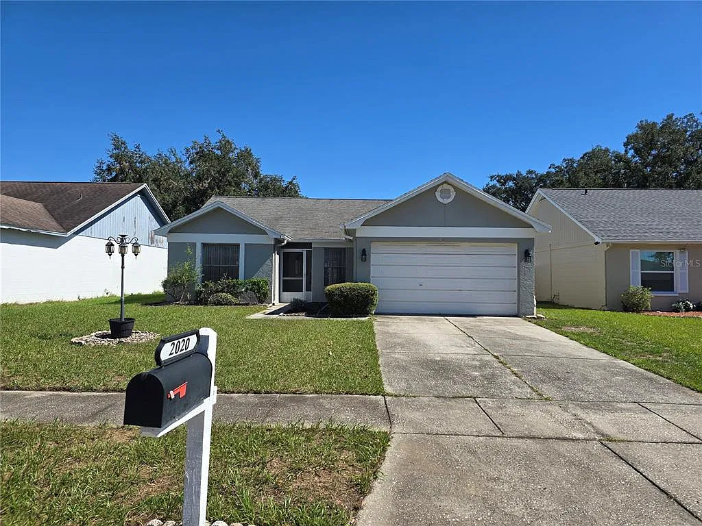 3 bed, 2.0 bath, 1184 sqft, $2,175 — Photo 1