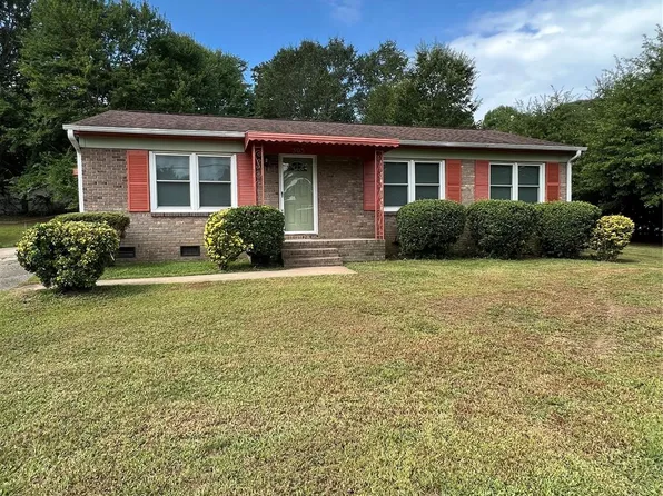 305 Briarwood Cir, Dallas, NC 28034