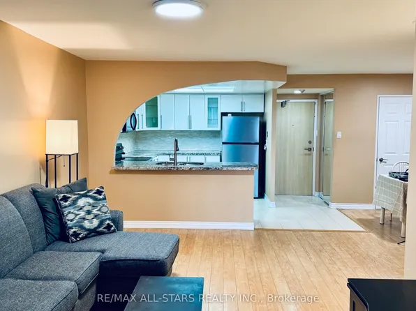 7601 Bathurst St #402, Vaughan, ON L4J 4H5