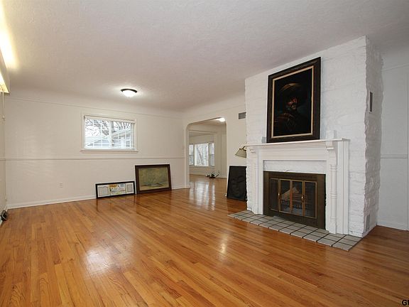 4th image of 1219 Bellevue Blvd S