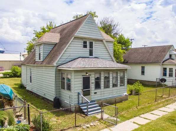 2006 22nd St, Port Huron, MI 48060