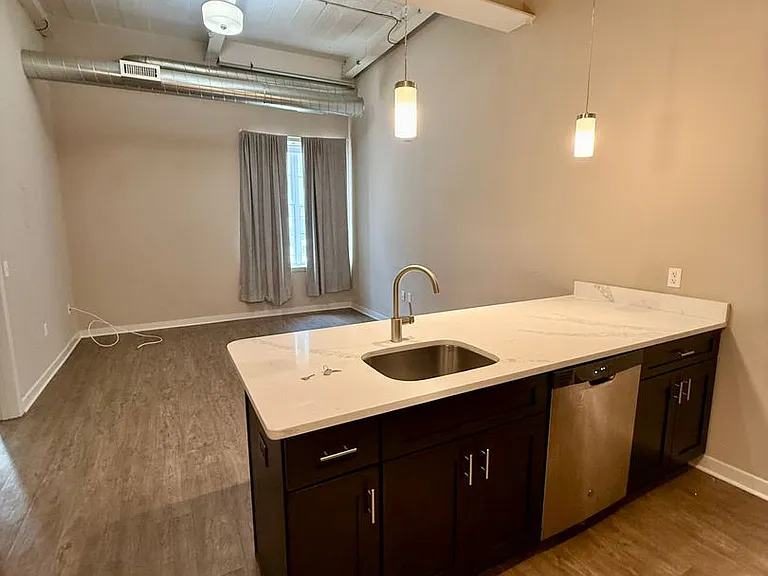 124-128 W Union Blvd — Photo 4