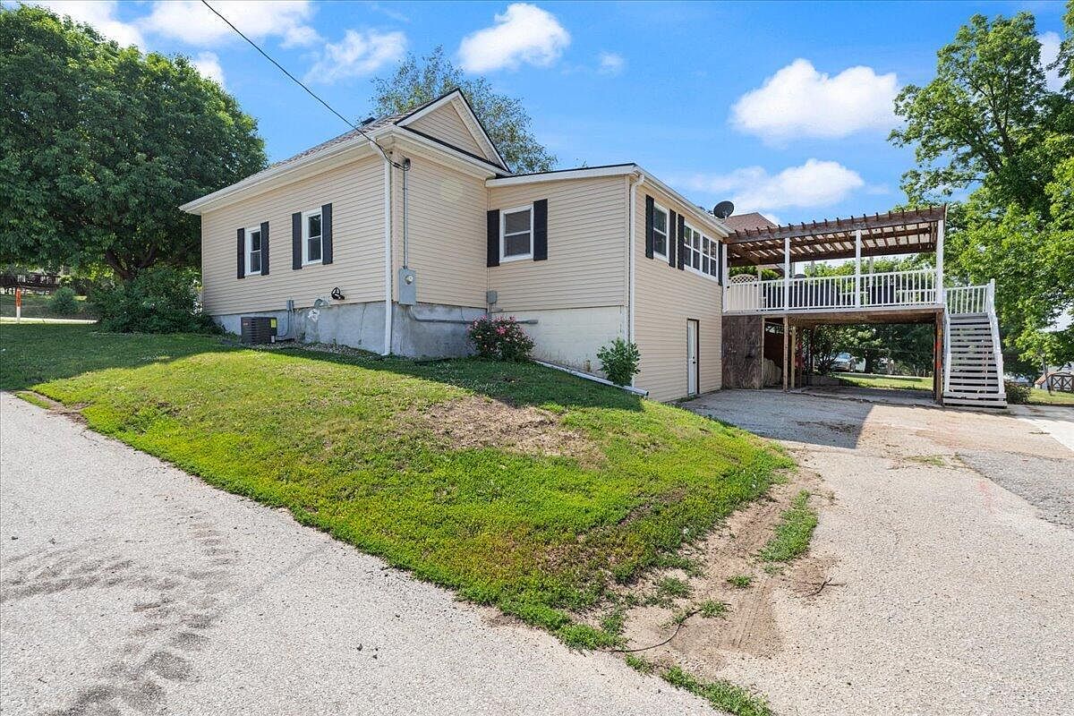 118 S Central St, Carson, IA 51525 MLS 231678 Zillow