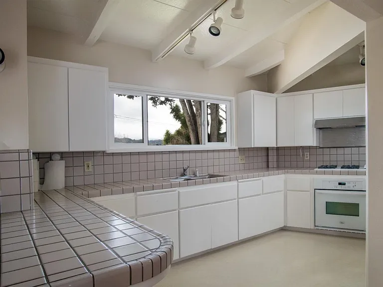 1145 Madera Ct — Photo 3