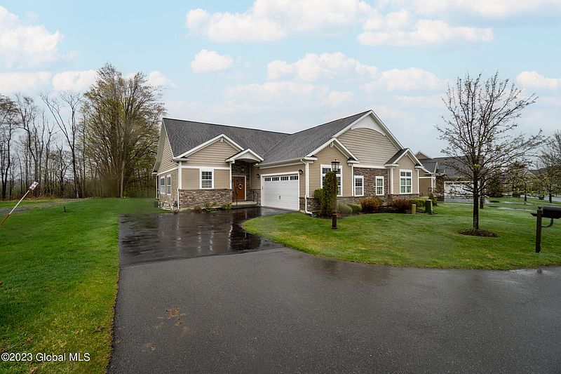 2nd image of 28 Vista Court