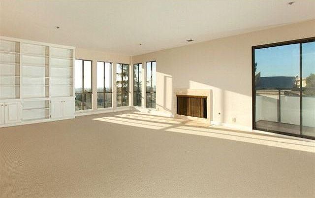 Living room with views of San Francisco.