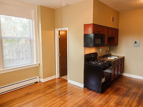 2nd image of 911 Clinton Springs Ave APT 5