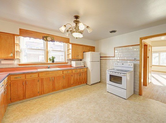 5th image of 5405 S Neenah Ave
