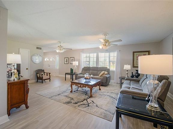 3rd image of 15 Lasso Ln