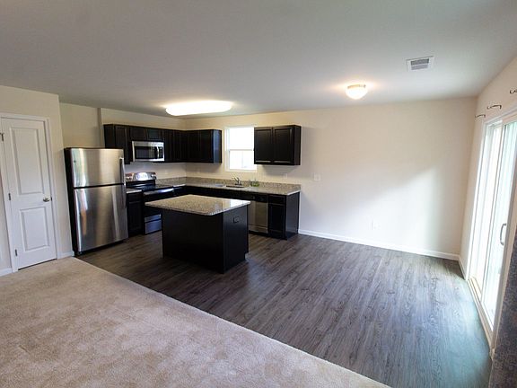 4th image of 1146 Lake Village Dr