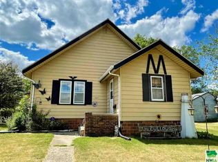 307 NW 7th St, Pocahontas, IA 50574