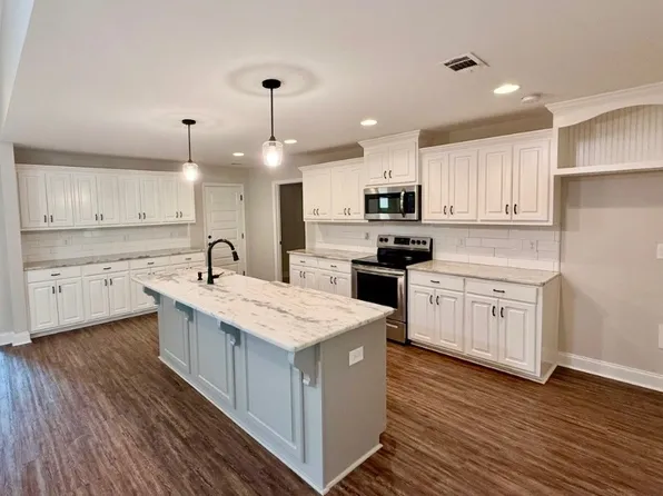 1443 Lowndes St, Opelika, AL 36801