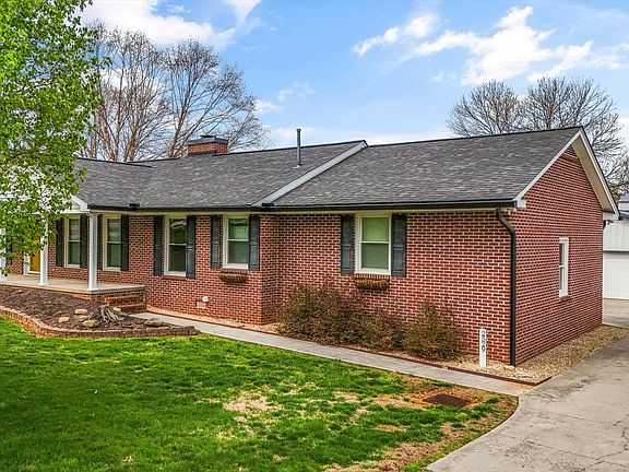 3rd image of 2529 Cunningham Rd