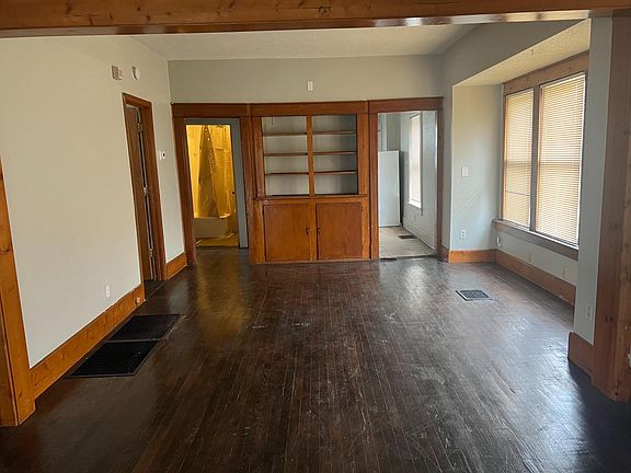 3rd image of 3118 E 52nd St