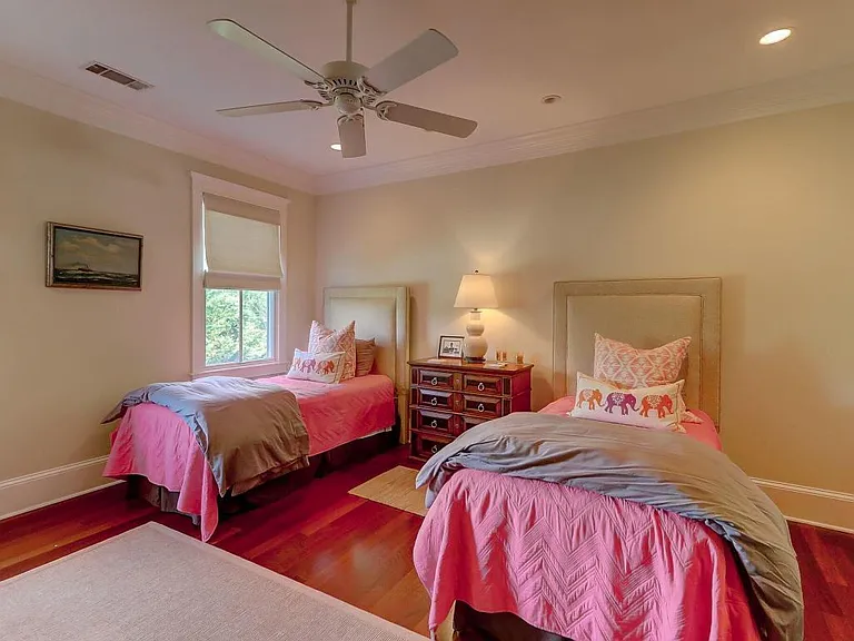 1312 Thompson Ave — Photo 12