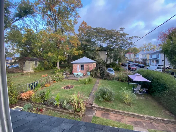 17 E Hampton St #A, Staunton, VA 24401