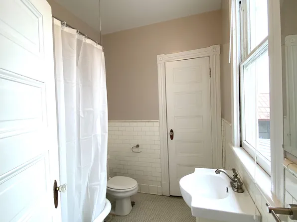 118 E 31st St APT 2, Savannah, GA 31401