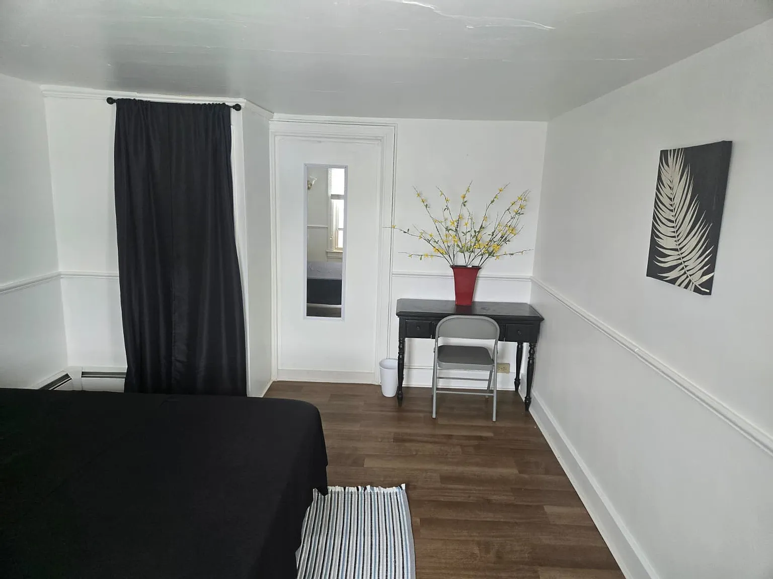 6 bed, 2292 sqft, $800 — Photo 2