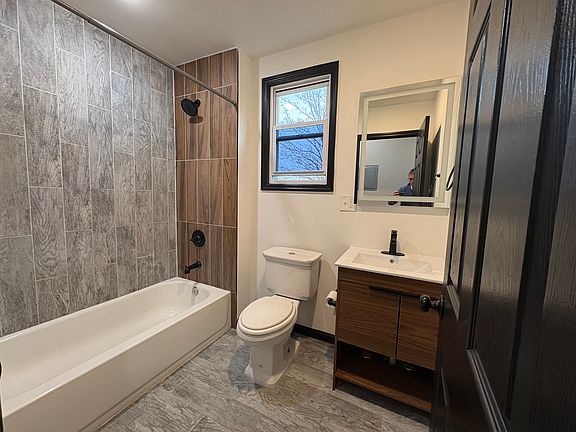 5th image of 318 Clinton Ave #B