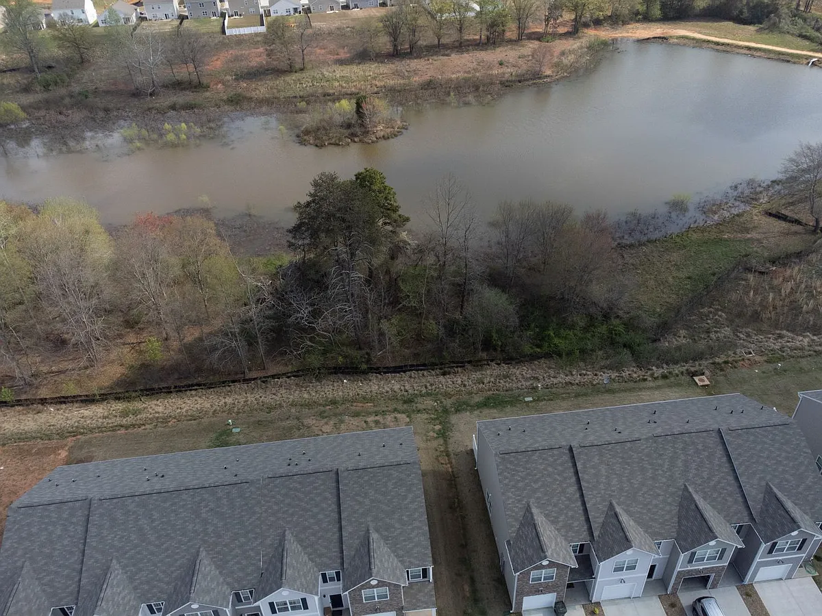 Building Photo - 107 Sunriff Ct