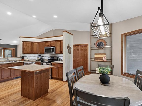 4th image of 9239 CAMILLA COURT