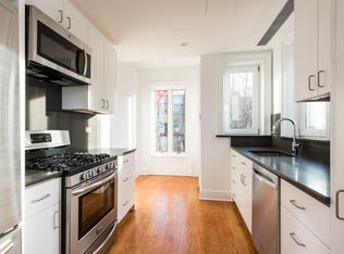 110 India St APT 2L, Brooklyn, NY 11222